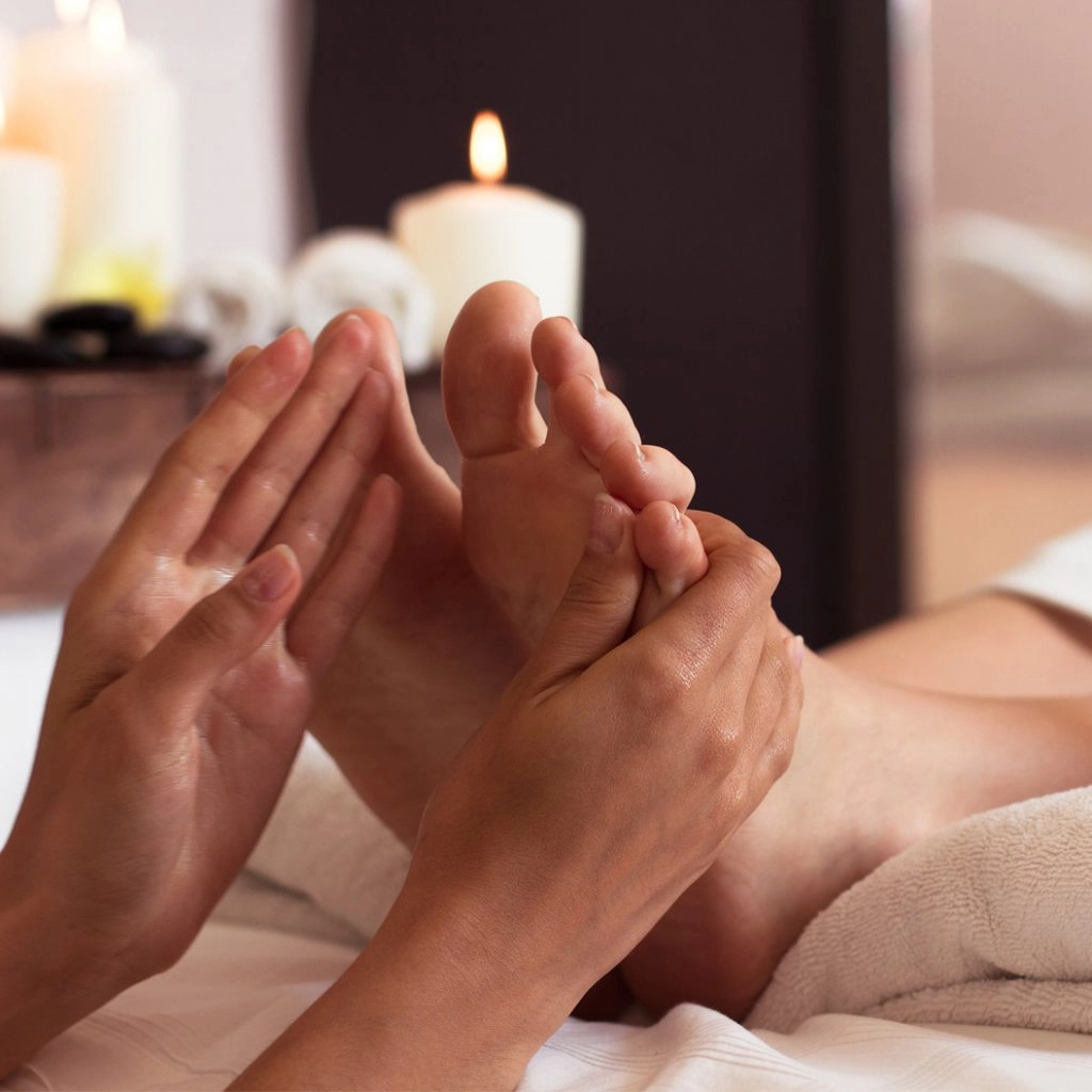 Картинка Hot towel foot massage